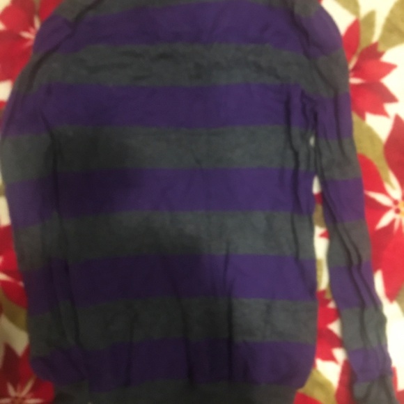 Nollie long sleeve v-neck sweater charcoal/purple - Picture 3 of 3